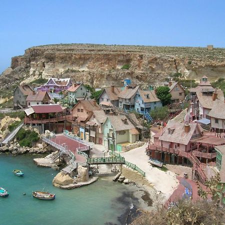 Seafront Apartment With Pool خليج سانت بول المظهر الخارجي الصورة