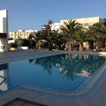 Seafront Apartment With Pool خليج سانت بول المظهر الخارجي الصورة