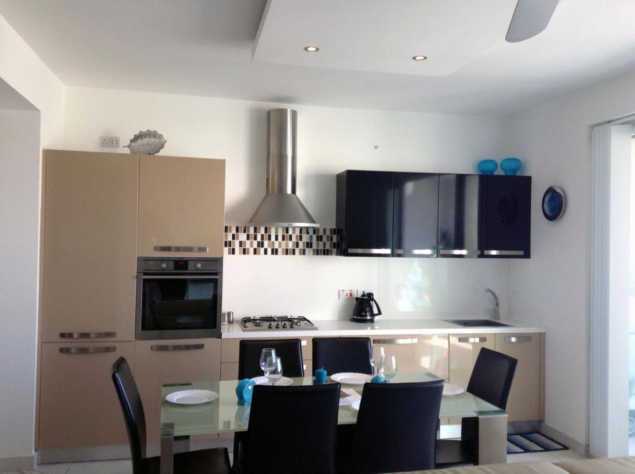 Seafront Apartment With Pool خليج سانت بول المظهر الخارجي الصورة