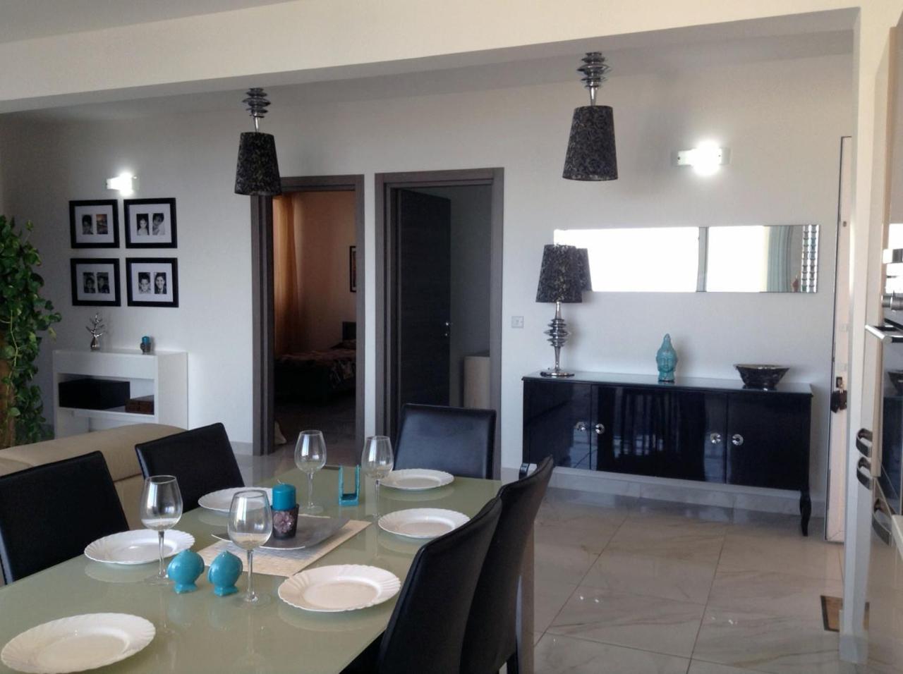 Seafront Apartment With Pool خليج سانت بول المظهر الخارجي الصورة