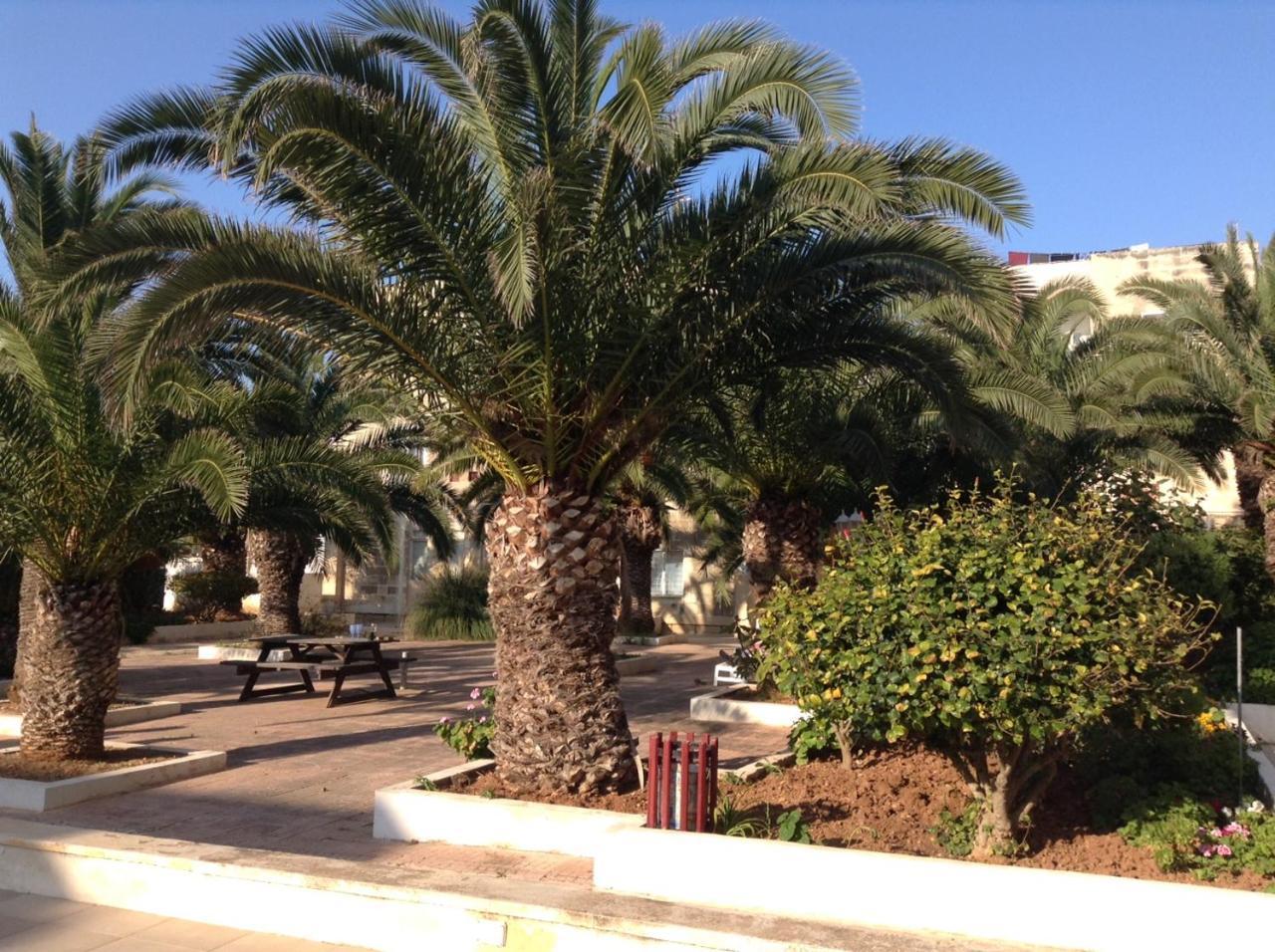 Seafront Apartment With Pool خليج سانت بول المظهر الخارجي الصورة